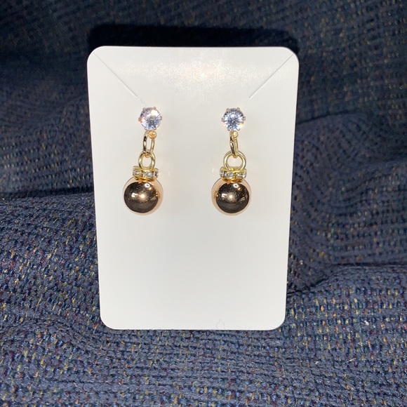 Hand Crafted 🎄 Holiday Ball Dangle Earrings - Picture 4 of 8